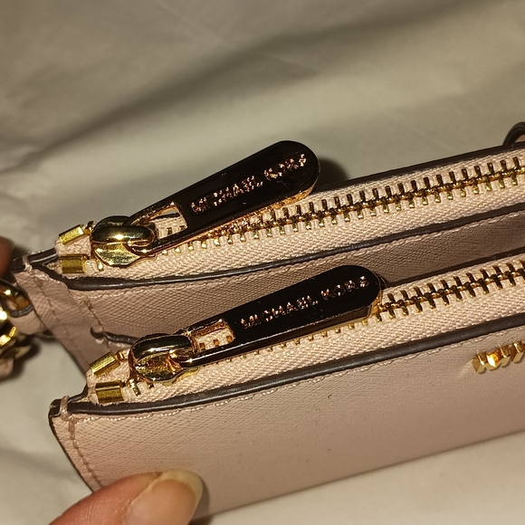 NWOT! MICHAEL KORS WRISTLET (OVERSIZED, DOUBLE ZIPPER) - Picture 5 of 13